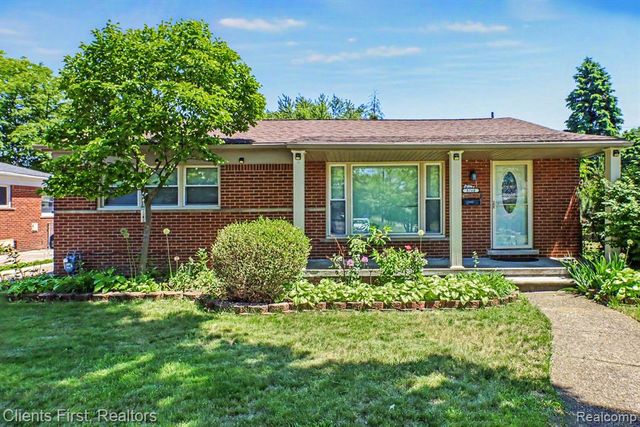8260 Arnold Street, Dearborn Heights, MI 48127