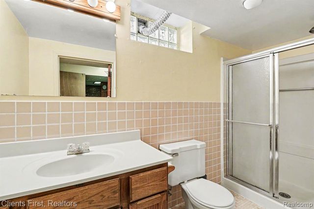 8260 Arnold Street, Dearborn Heights, MI 48127