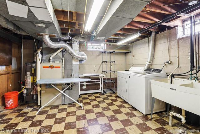 8260 Arnold Street, Dearborn Heights, MI 48127