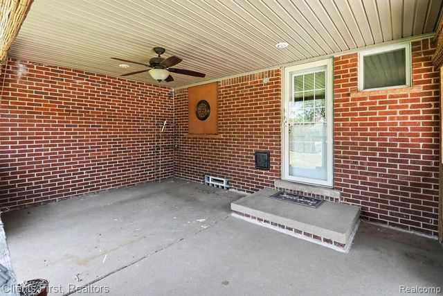 8260 Arnold Street, Dearborn Heights, MI 48127
