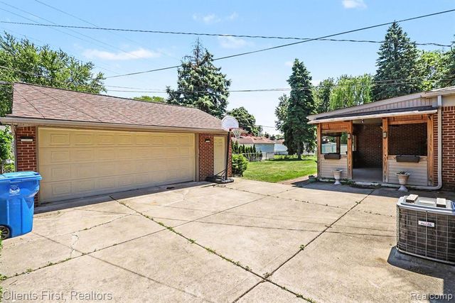 8260 Arnold Street, Dearborn Heights, MI 48127