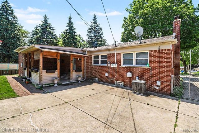 8260 Arnold Street, Dearborn Heights, MI 48127