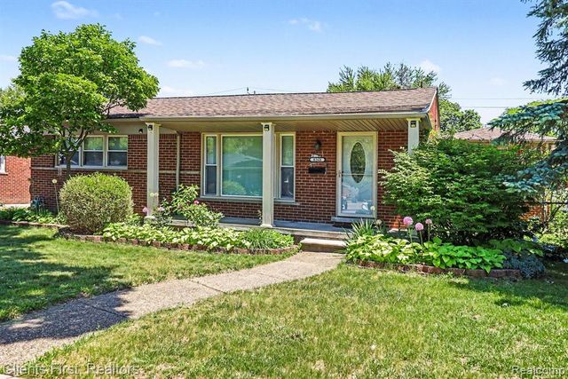 8260 Arnold Street, Dearborn Heights, MI 48127