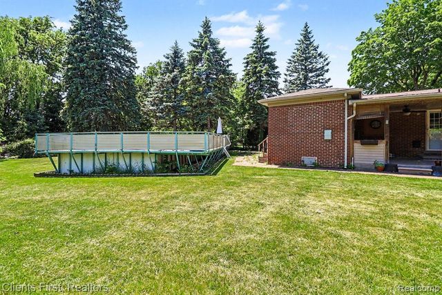 8260 Arnold Street, Dearborn Heights, MI 48127