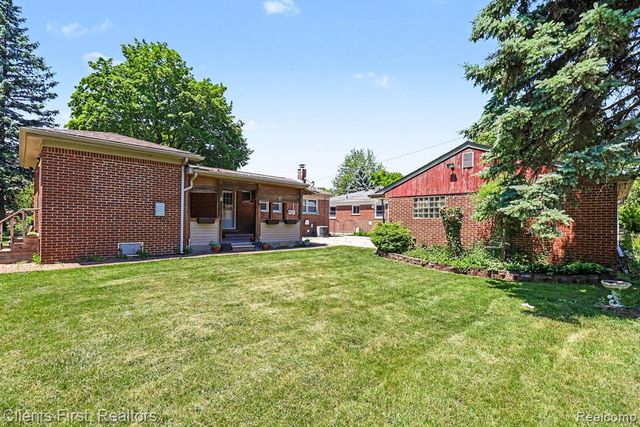 8260 Arnold Street, Dearborn Heights, MI 48127