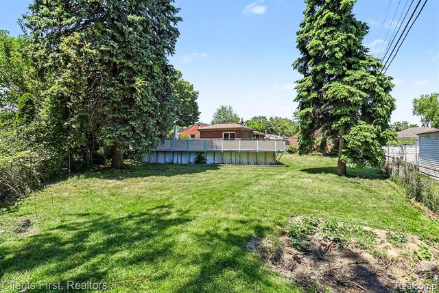 8260 Arnold Street, Dearborn Heights, MI 48127