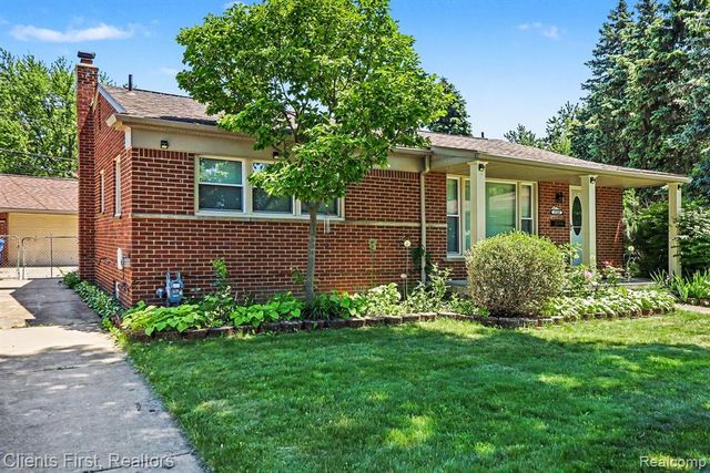 8260 Arnold Street, Dearborn Heights, MI 48127