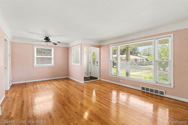 8260 Arnold Street, Dearborn Heights, MI 48127