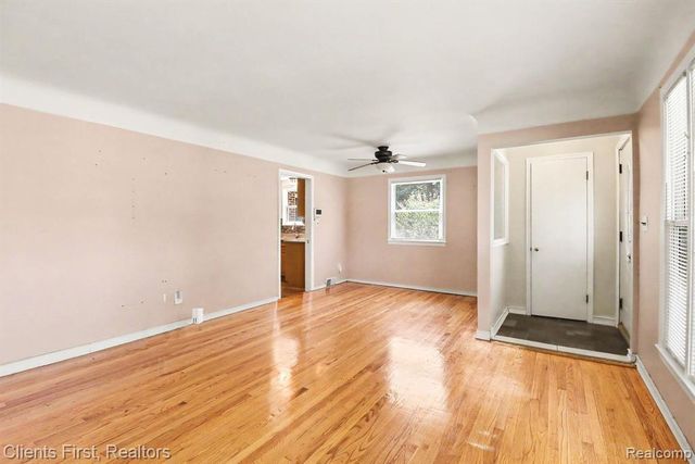 8260 Arnold Street, Dearborn Heights, MI 48127