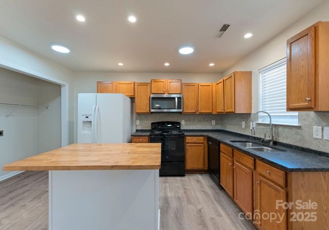 5114 Brooktree Drive, Charlotte, NC 28208