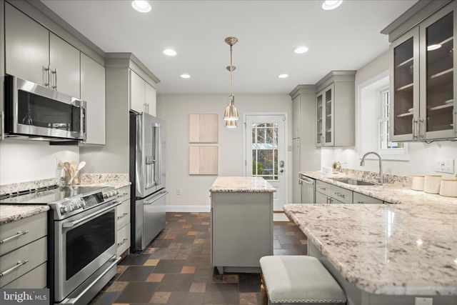 1308 N ILLINOIS ST, Arlington, VA 22205