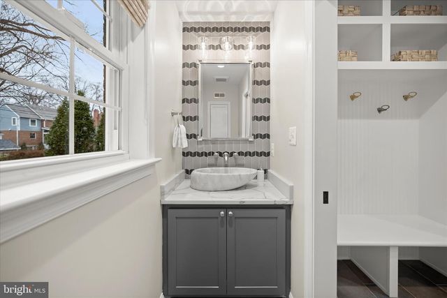 1308 N ILLINOIS ST, Arlington, VA 22205