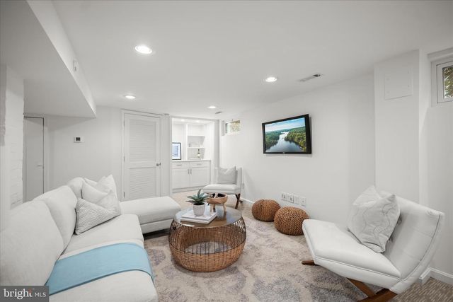 1308 N ILLINOIS ST, Arlington, VA 22205