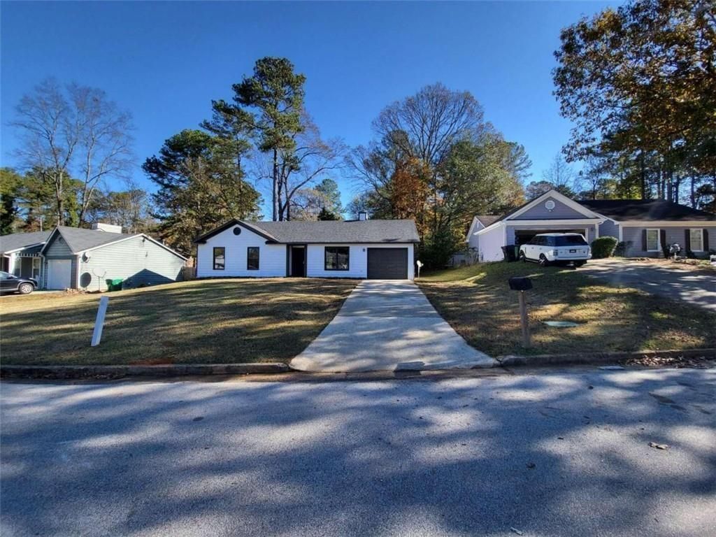 915 Fox Valley Court, Stone Mountain, GA 30088