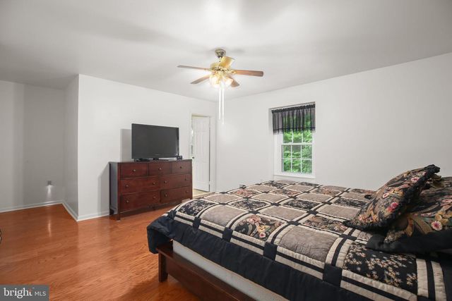6401 WOLF RUN HUNT CT, Fairfax Station, VA 22039