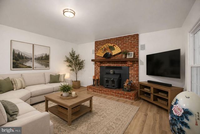 6401 WOLF RUN HUNT CT, Fairfax Station, VA 22039