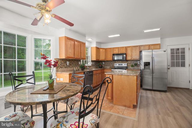 6401 WOLF RUN HUNT CT, Fairfax Station, VA 22039