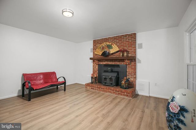 6401 WOLF RUN HUNT CT, Fairfax Station, VA 22039