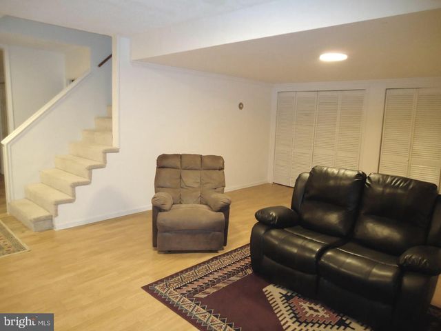 6401 WOLF RUN HUNT CT, Fairfax Station, VA 22039