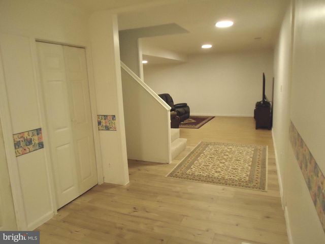 6401 WOLF RUN HUNT CT, Fairfax Station, VA 22039