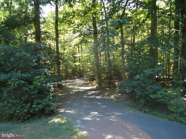 6401 WOLF RUN HUNT CT, Fairfax Station, VA 22039