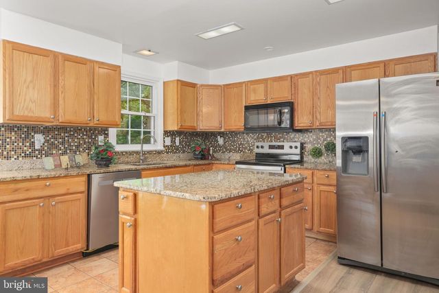 6401 WOLF RUN HUNT CT, Fairfax Station, VA 22039