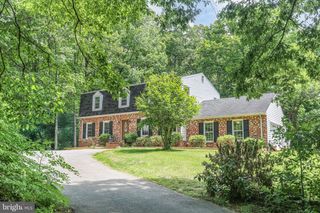6401 WOLF RUN HUNT CT, Fairfax Station, VA 22039