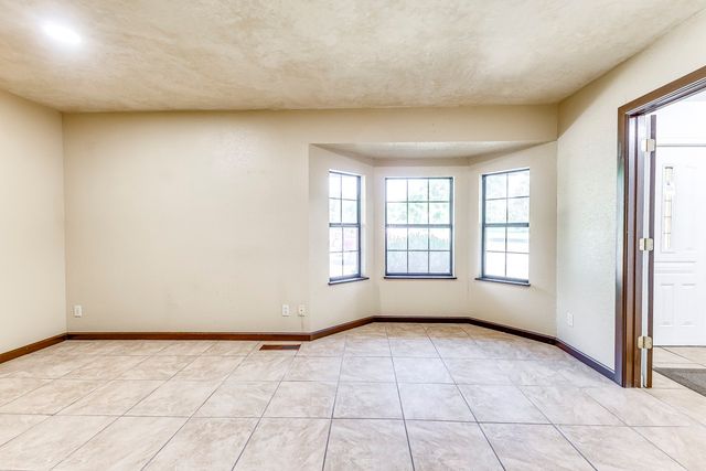 10807 N 177th East Avenue, Owasso, OK 74055