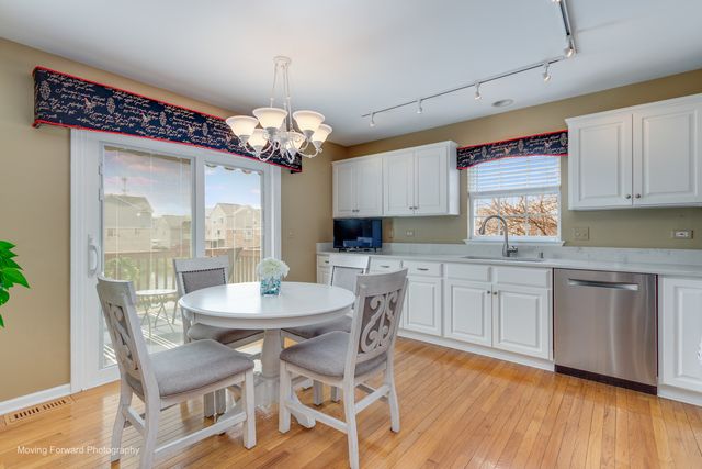 2737 Cameron Court, Darien, IL 60561