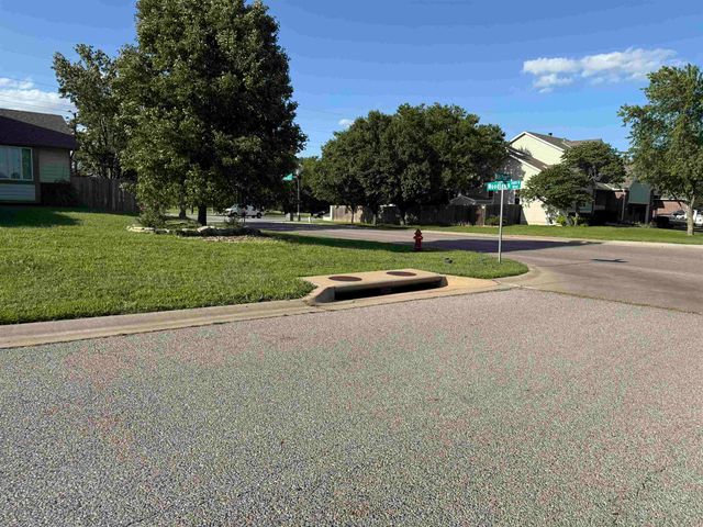 430 E Wild Plum Rd, Derby, KS 67037