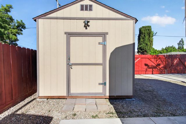 2500 Greenboro St, Turlock, CA 95382