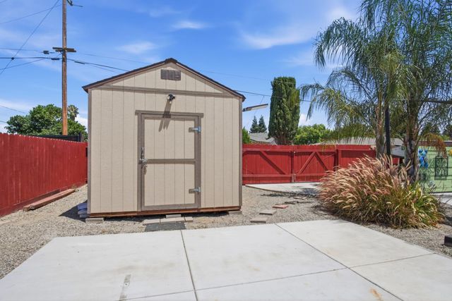2500 Greenboro St, Turlock, CA 95382