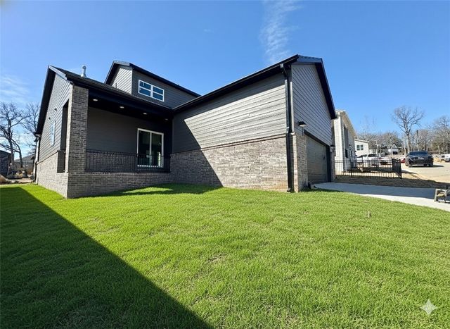 3201 N Sumac Drive, Fayetteville, AR 72703