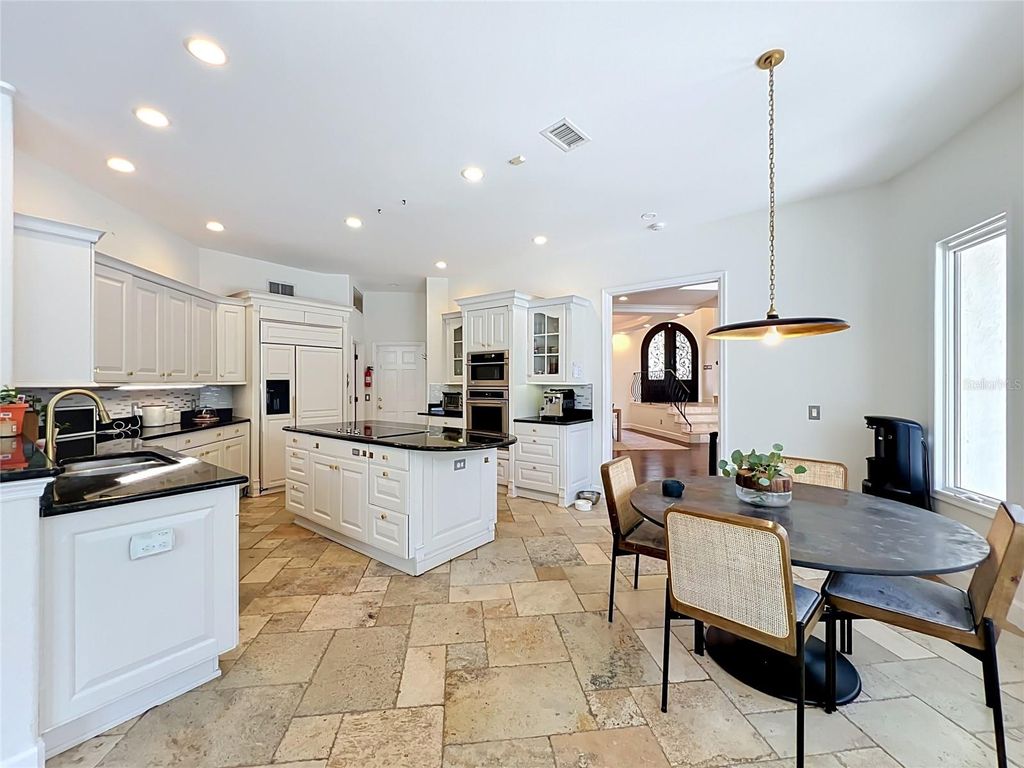 Image 20 of property listing at 2204 CAIRNS COURT, Orlando, FL 32835