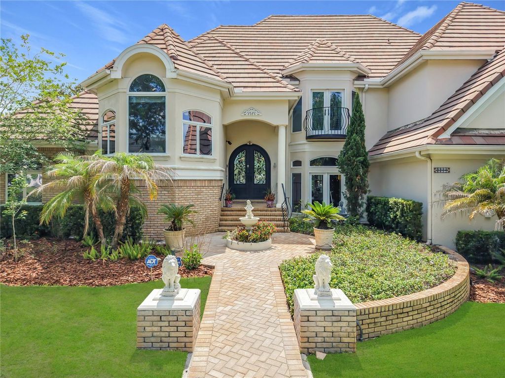 Image 4 of property listing at 2204 CAIRNS COURT, Orlando, FL 32835