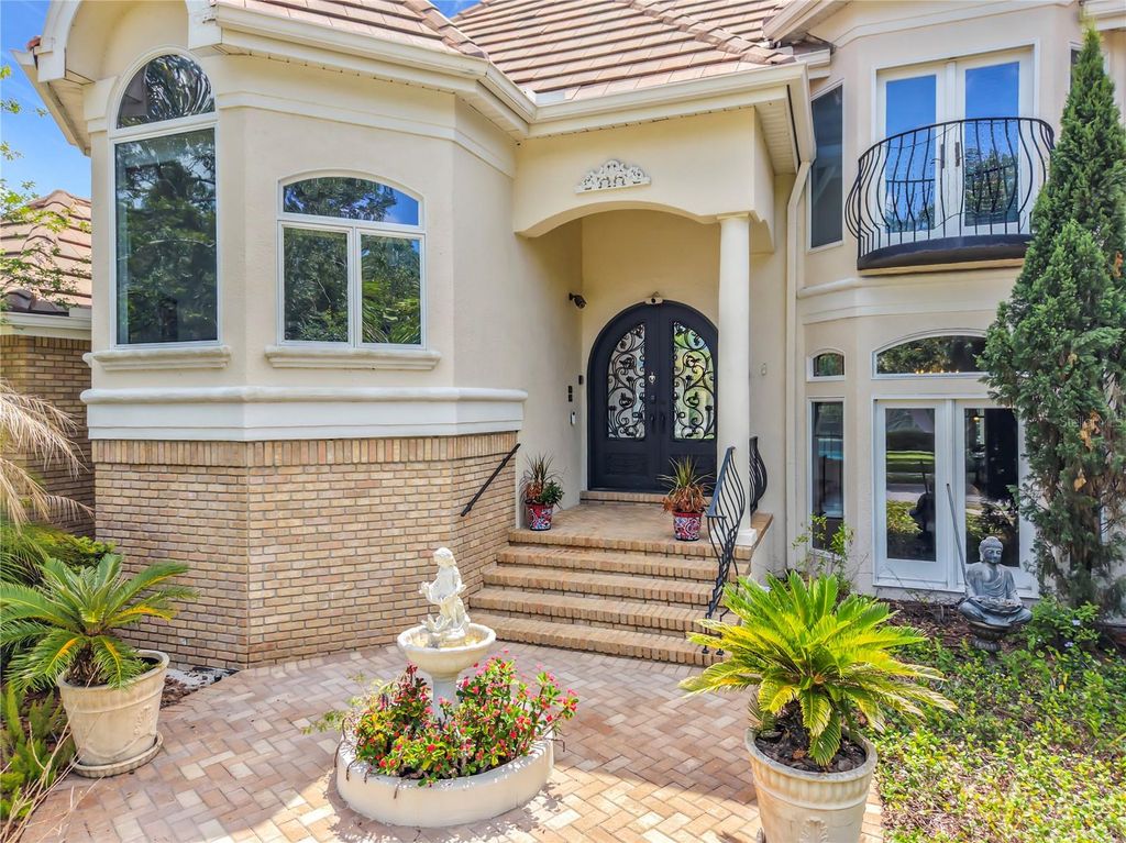 Image 5 of property listing at 2204 CAIRNS COURT, Orlando, FL 32835