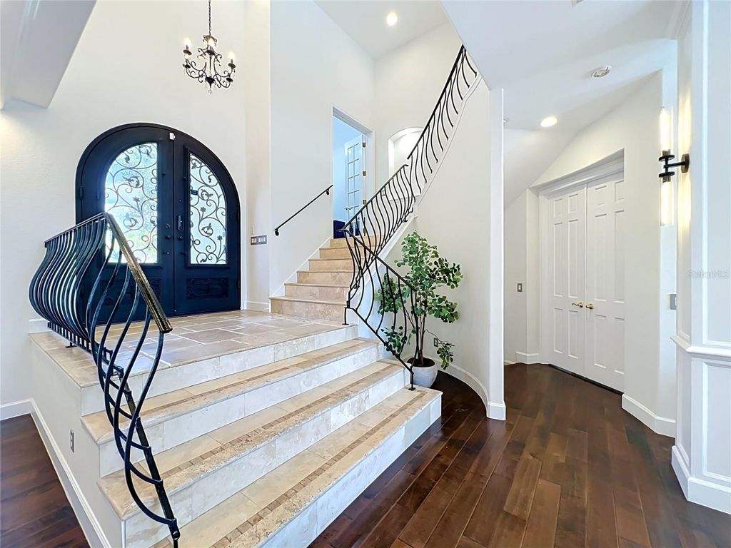Image 6 of property listing at 2204 CAIRNS COURT, Orlando, FL 32835
