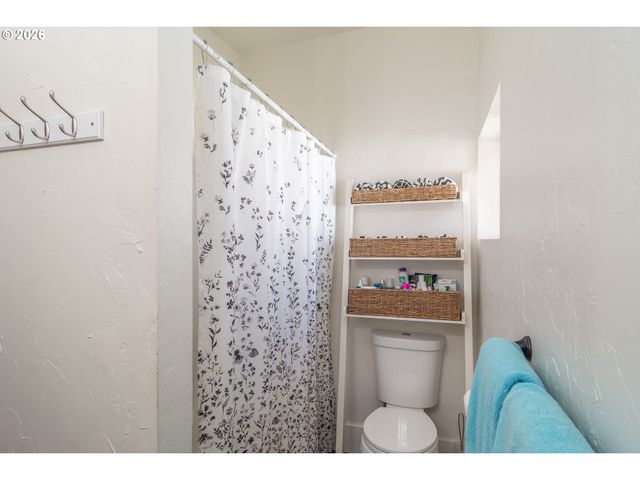 334 Ne NASH St, Roseburg, OR 97470