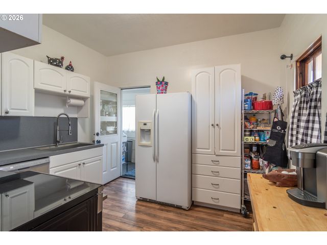 334 Ne NASH St, Roseburg, OR 97470