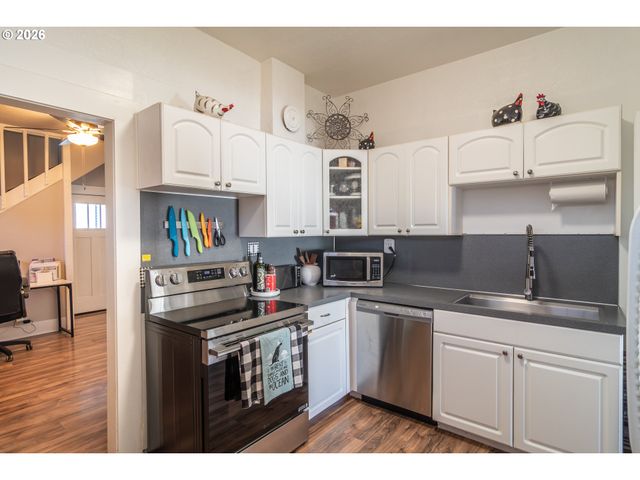 334 Ne NASH St, Roseburg, OR 97470