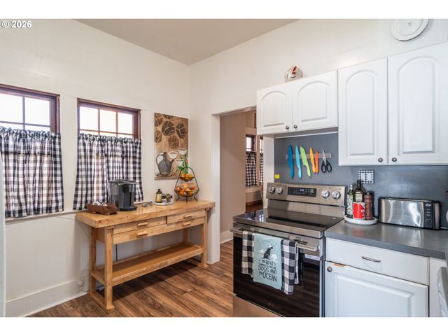 334 Ne NASH St, Roseburg, OR 97470