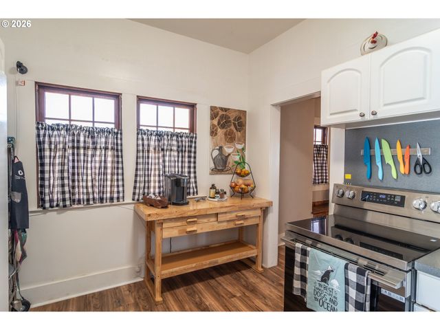 334 Ne NASH St, Roseburg, OR 97470