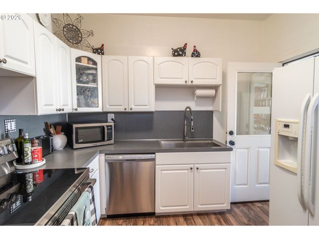 334 Ne NASH St, Roseburg, OR 97470