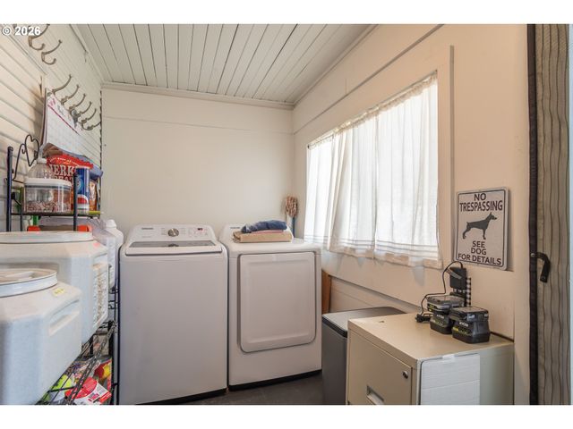 334 Ne NASH St, Roseburg, OR 97470