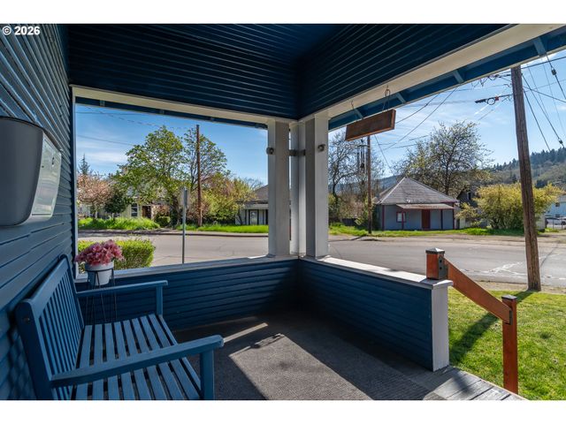 334 Ne NASH St, Roseburg, OR 97470