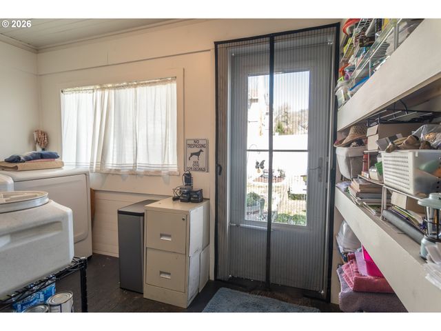 334 Ne NASH St, Roseburg, OR 97470