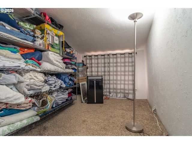 334 Ne NASH St, Roseburg, OR 97470