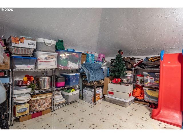 334 Ne NASH St, Roseburg, OR 97470