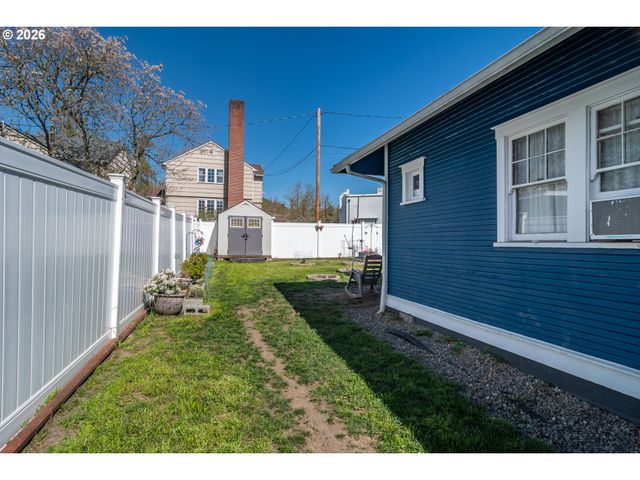 334 Ne NASH St, Roseburg, OR 97470