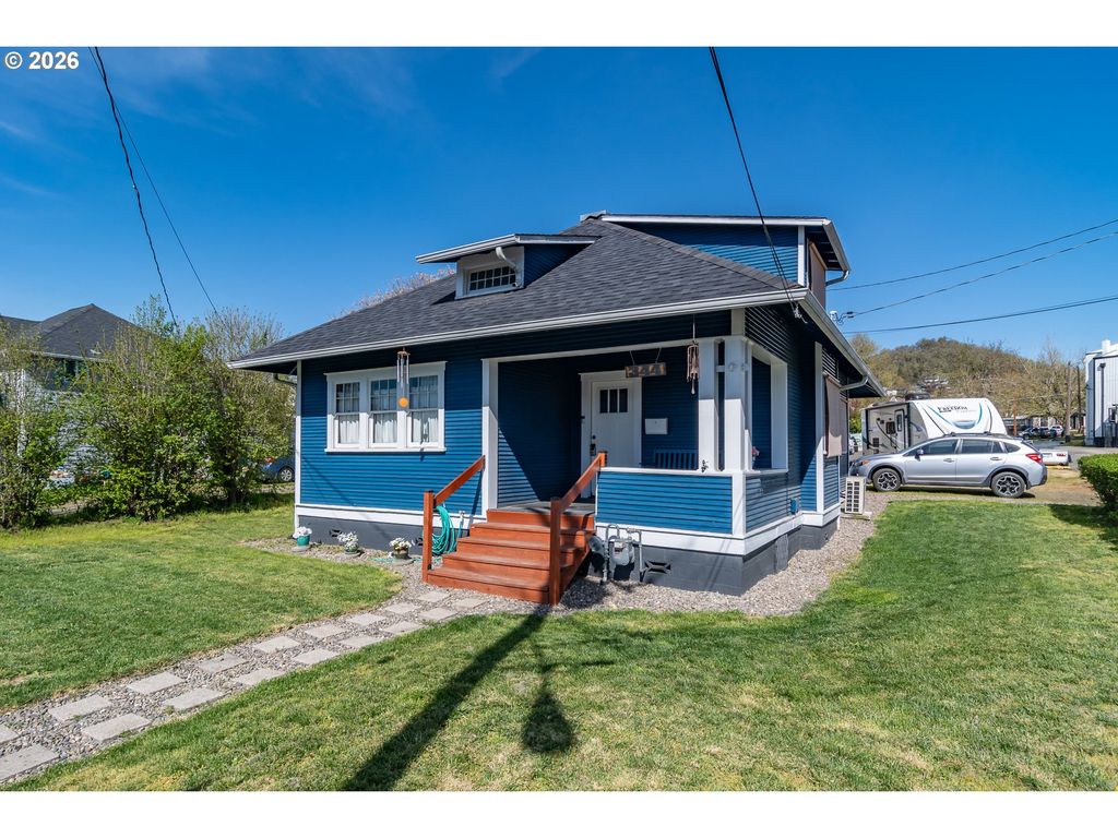 334 Ne NASH St, Roseburg, OR 97470